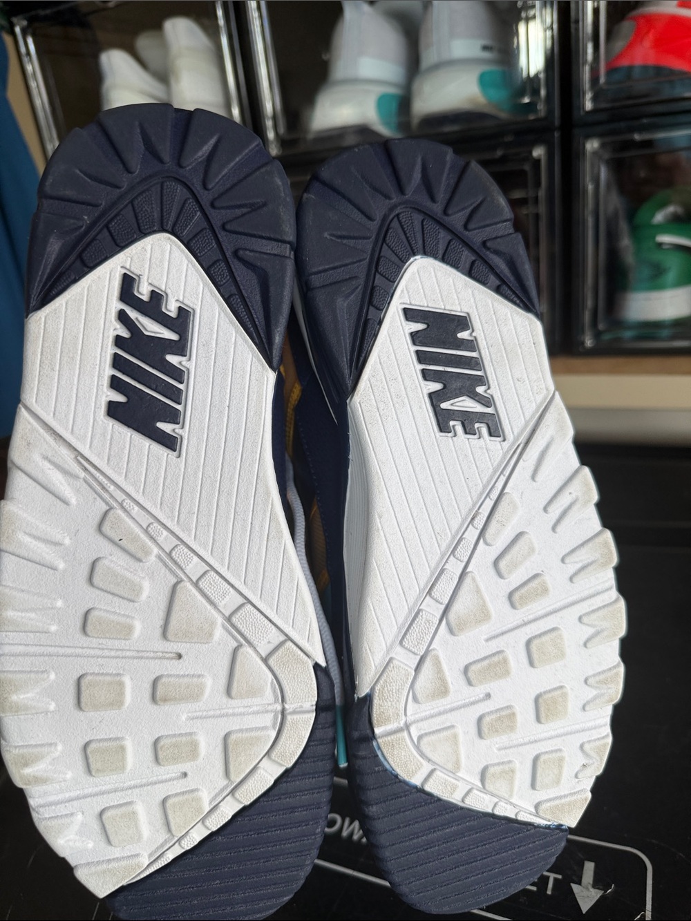 Nike men’s Navy Blue Sneakers with Light Blue, Yellow & Red Accents - Picture 4 of 4